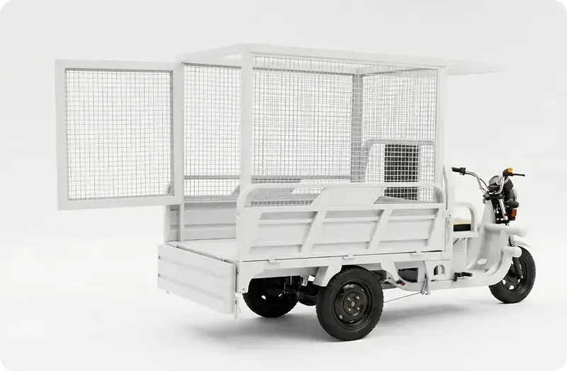 Triciclo elétrico de carga com caçamba gradeada para resíduos e materiais